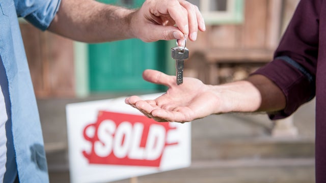 cbsn-fusion-housing-market-shows-signs-of-cooling-as-home-sales-drop-in-june-thumbnail-1138840-640x360.jpg 