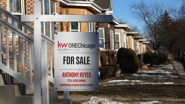 cbsn-fusion-moneywatch-the-uncertain-economy-inflations-impact-on-mortgage-rates-thumbnail-1214063-640x360.jpg 