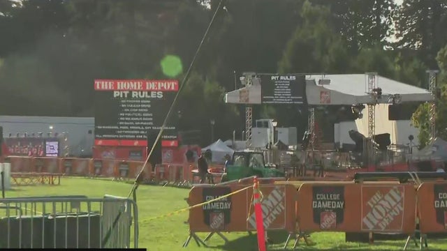 berkeley-college-gameday-100424.jpg 