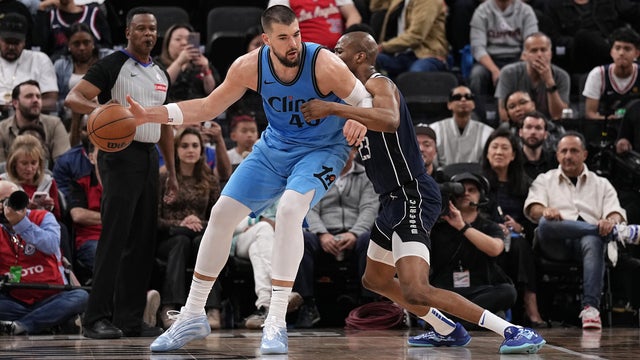 Dallas Mavericks v Los Angeles Clippers 
