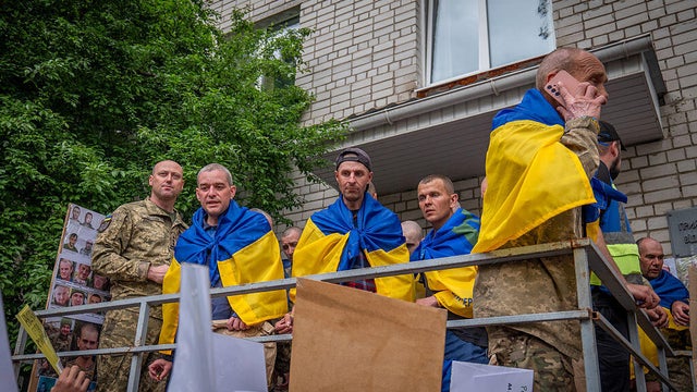 Russian drones hit a residential area in Kyiv 