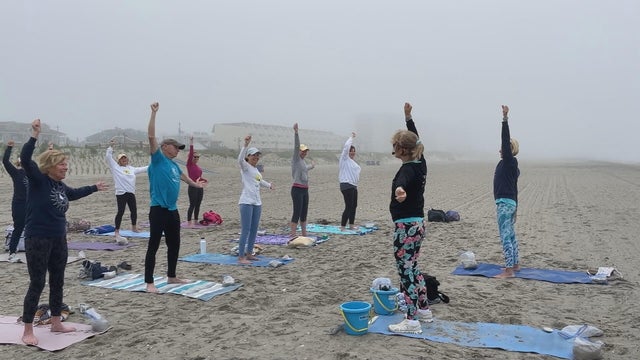 nj-beach-yoga.jpg 