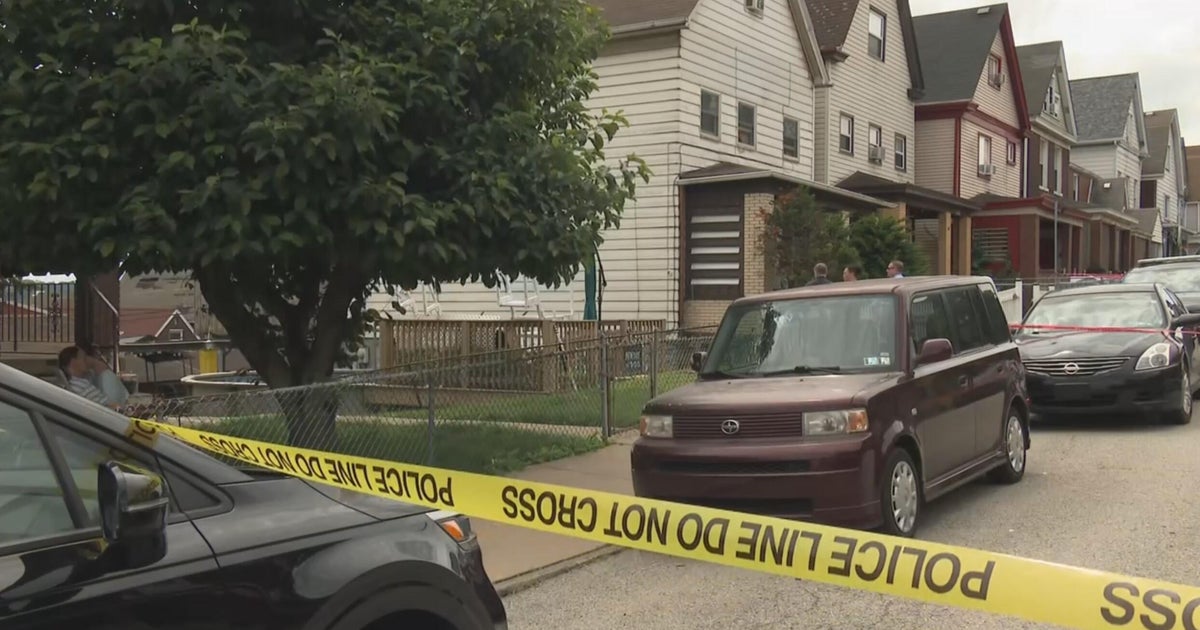 2-year-old dies after drowning in East Pittsburgh pool 
